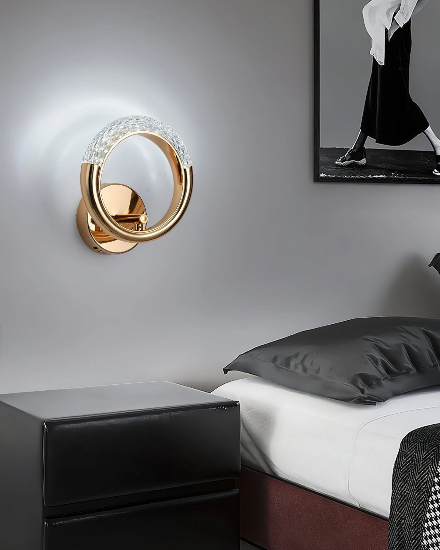 Luxurious metallic wall lamp with adaptable angle, mounted on a white and grey wall, featuring a sleek design and integrated into a comfortable interior space.