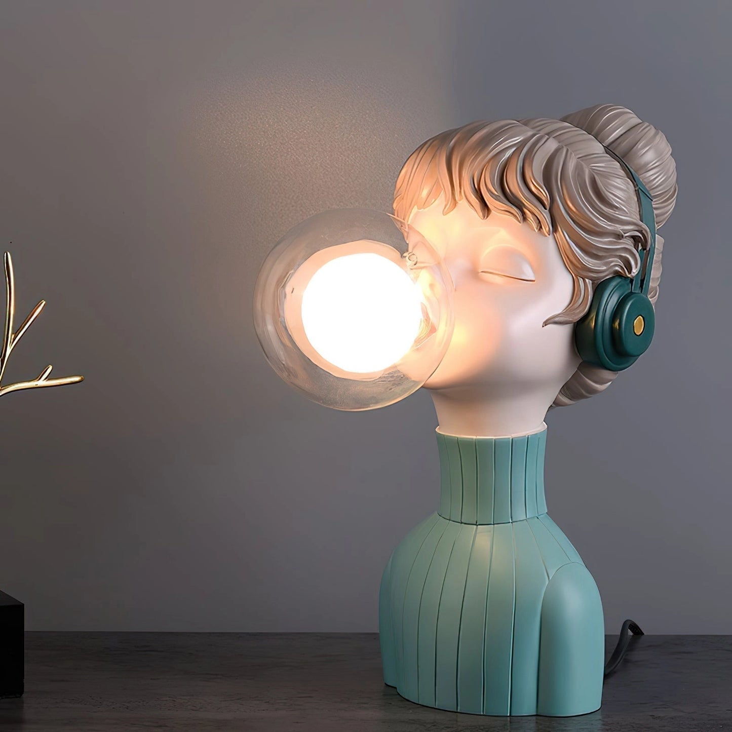 Chic minimalist green desk lamp from the Resin Series, dimensions ∅ 3.9″ x W 4.7″ x H 12.2″, featuring a sleek design with a modern aesthetic.