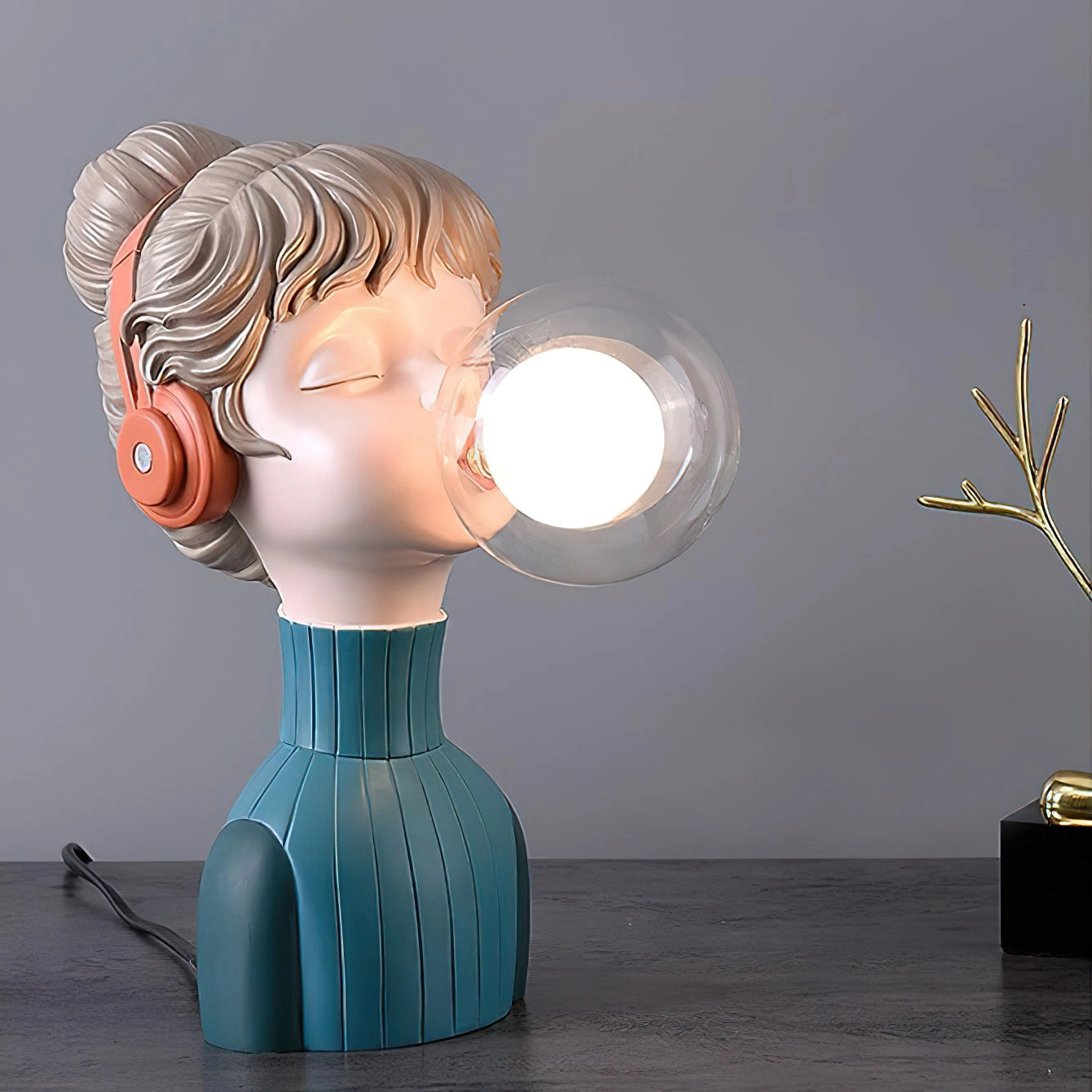 Chic minimalist desk lamp with a resin base in orange and green, featuring a modern design.