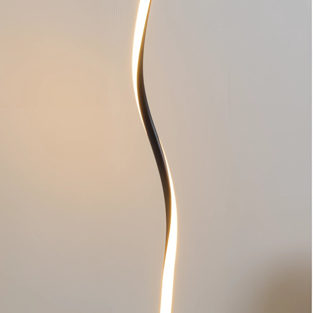 Floor lamp with remote control and 3 light temperatures, featuring a wooden base and metal frame, standing next to a plant.