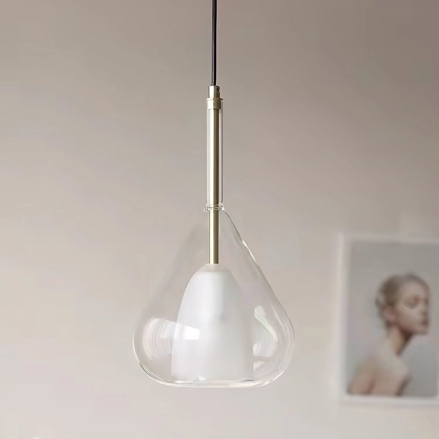 Pendant lamp with clear raindrop design and starlight effect in Nordic style, featuring a circular ceiling fixture made of composite material and aluminium.
