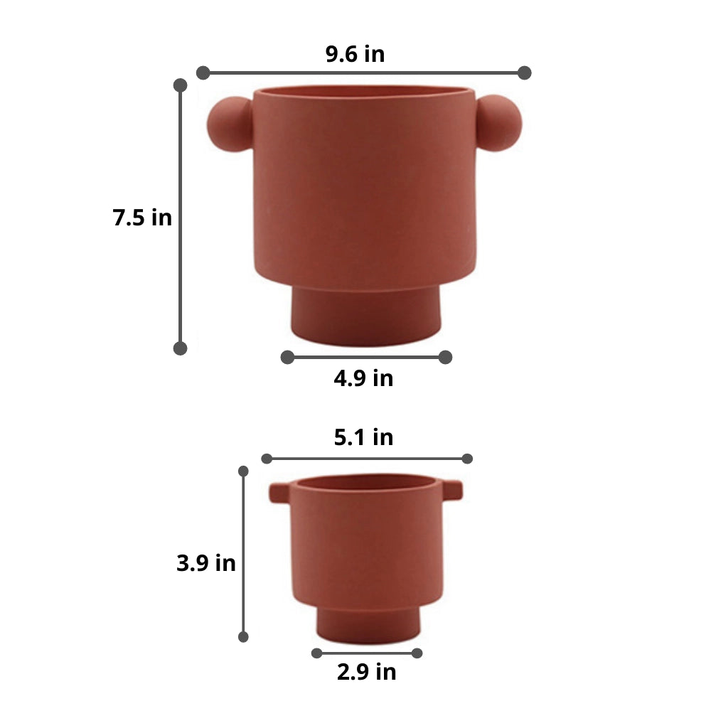 Ceramic vase with Scandinavian design in earthy tones, hand-molded, available in small and large sizes.