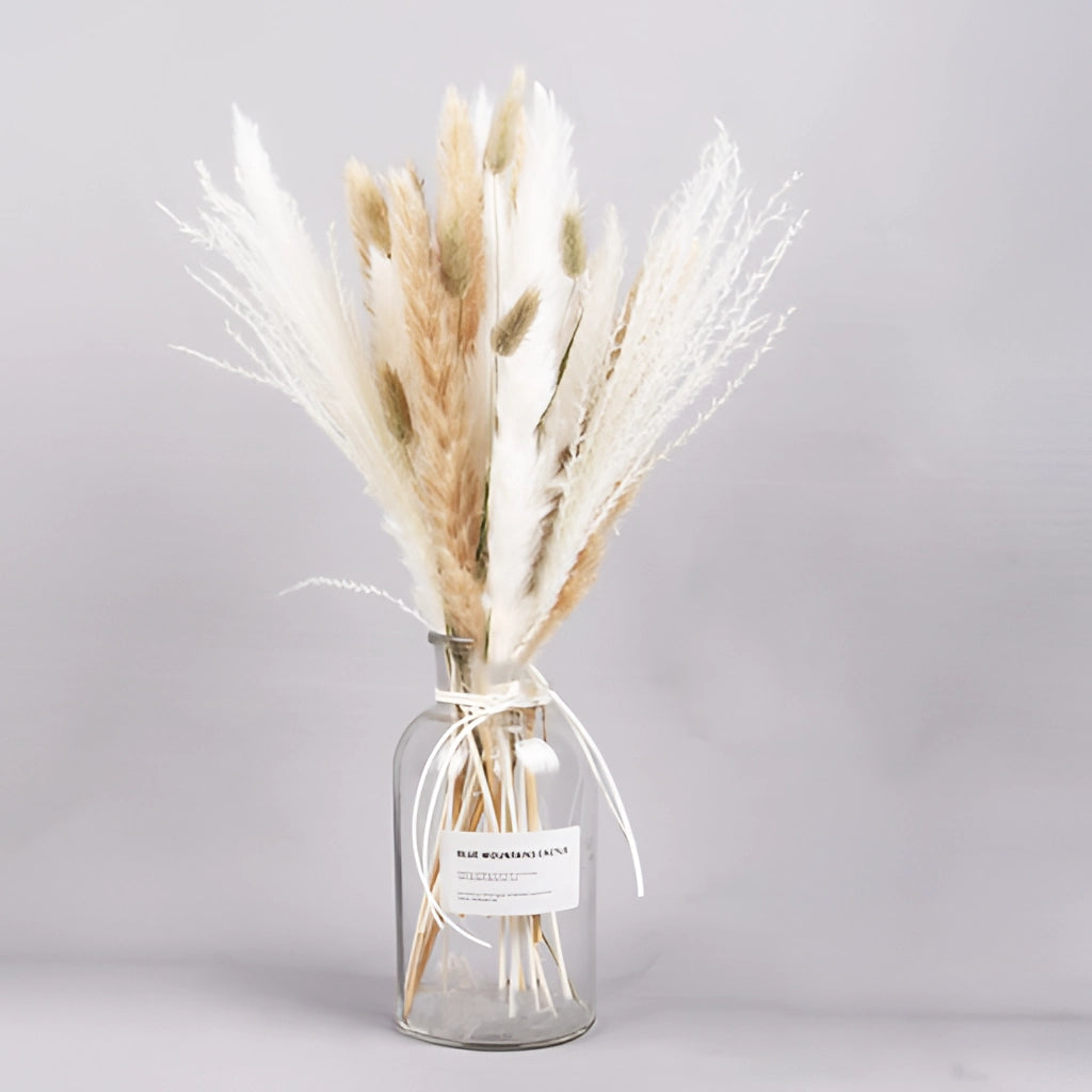A 30-piece set of dried pampas grass flowers arranged in a stylish and natural bouquet, perfect for interior decoration.