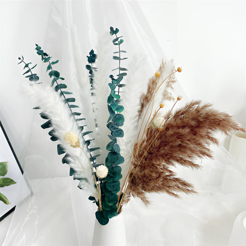 A 30-piece set of dried pampas grass flowers used for interior decoration, featuring natural beige tones and feathery plumes. The arrangement includes various heights and textures, ideal for adding a boho-chic touch to home decor.
