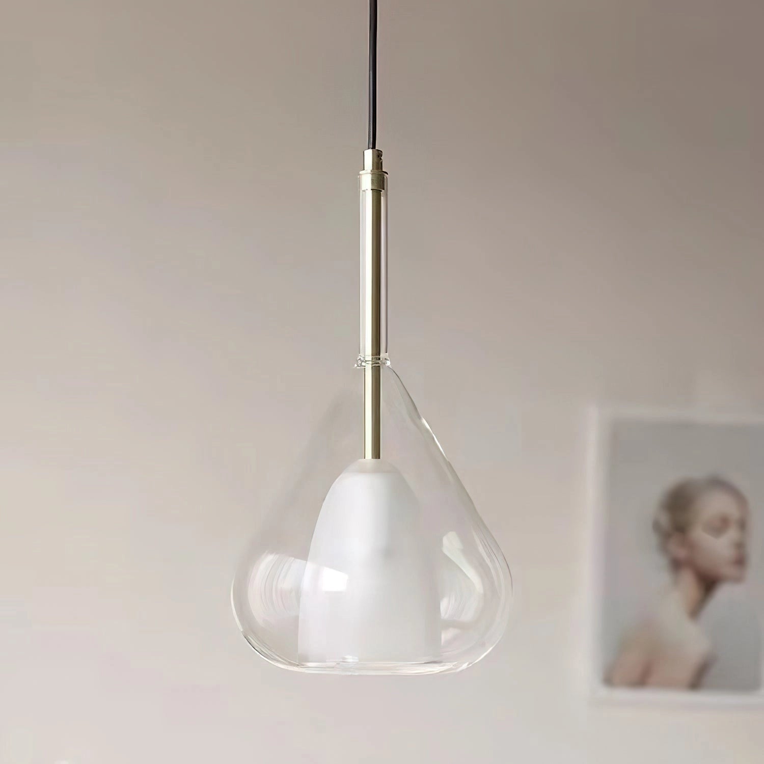Pendant lamp with clear raindrop design and starlight effect in Nordic style, featuring a circular ceiling fixture made of composite material and aluminium.